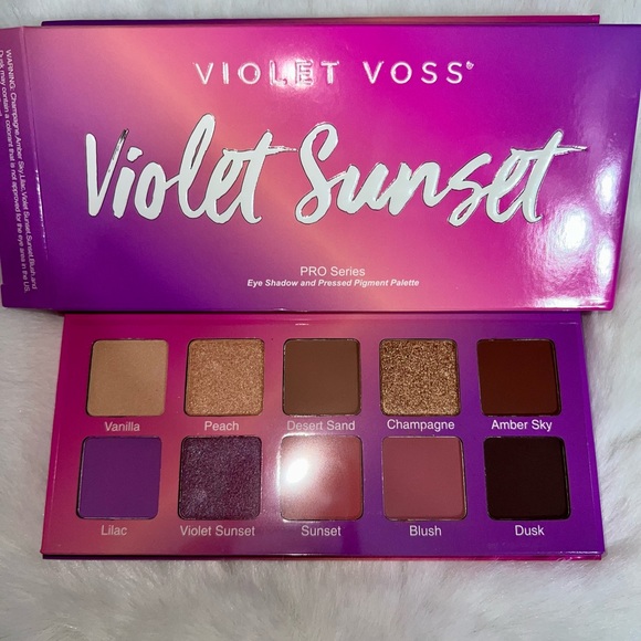 Brand new Violet Voss eyeshadow palette - Picture 1 of 3